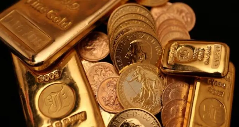 الذهب يرتفع بأكثر من 1 % بدعم تراجع الدولار وعوائد السندات