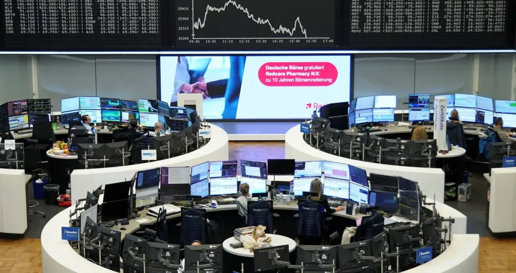 الأسهم الأوروبية تستعيد بعض خسائرها السابقة بدعم من نتائج «إيه إس إم إل» القوية