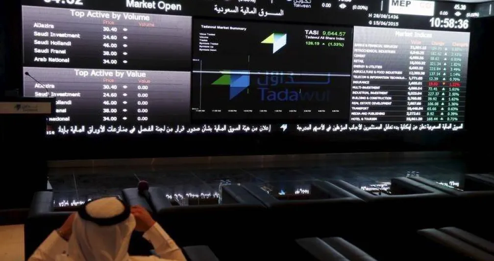السوق السعودية تهبط لأدنى إغلاق منذ أبريل 2021