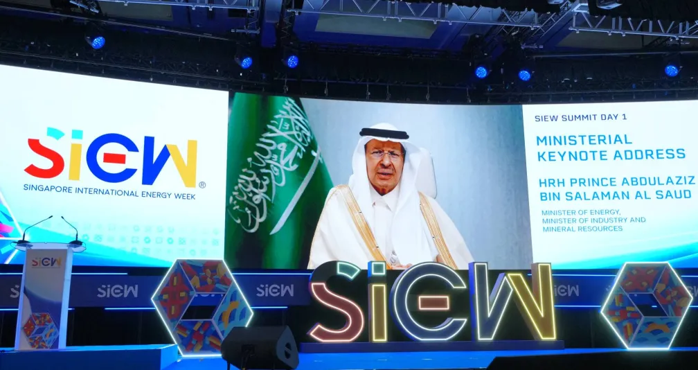 السعودية توسّع شبكة تخزين نفطها خارجياً عبر سنغافورة