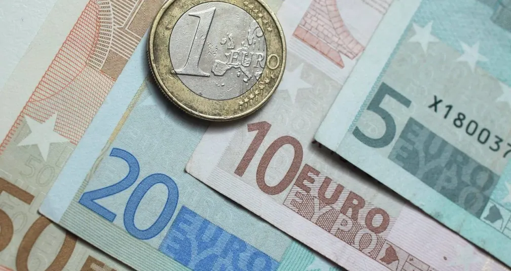 عوائد سندات اليورو تتراجع قبيل اجتماع «المركزي الأوروبي»
