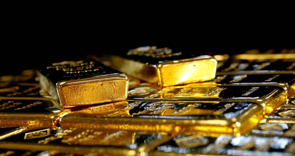 الذهب يتراجع 2 % ويصل لأدنى مستوى منذ نوفمبر 2025